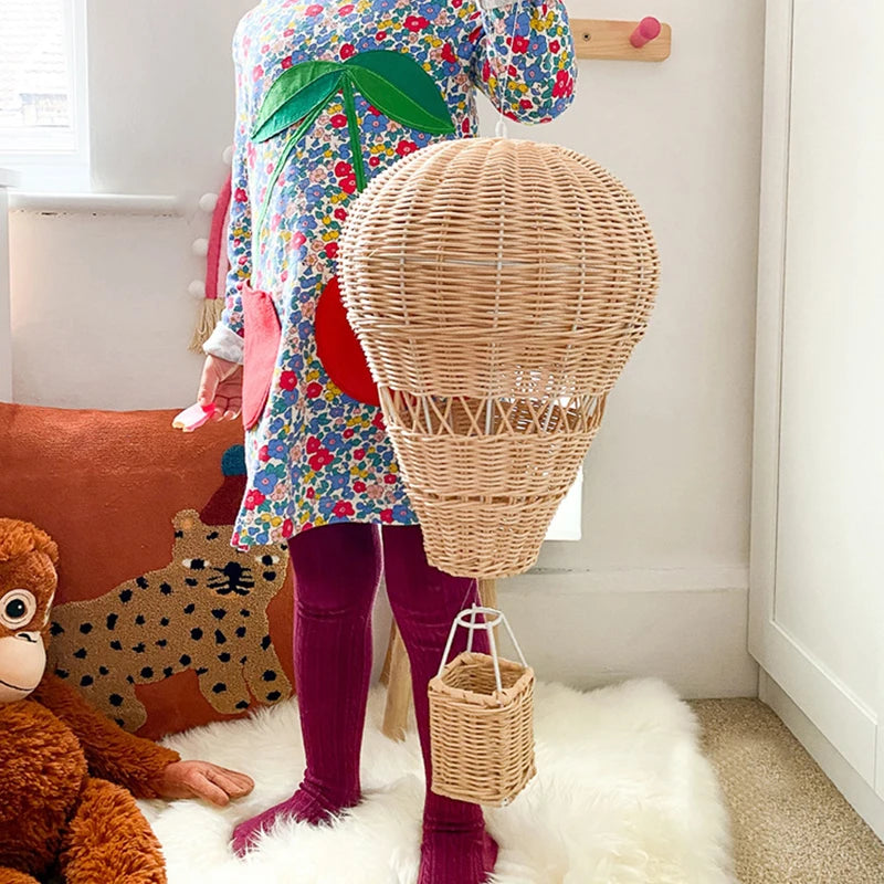 DÉCORATION DE MONTGOLFIÈRE EN ROTIN