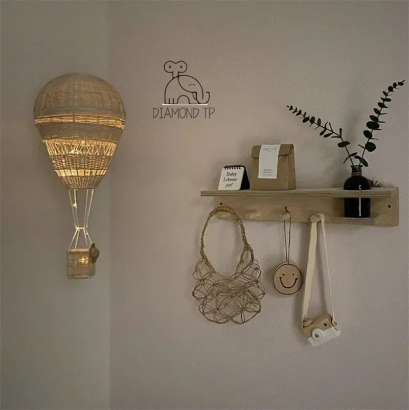 DÉCORATION DE MONTGOLFIÈRE EN ROTIN