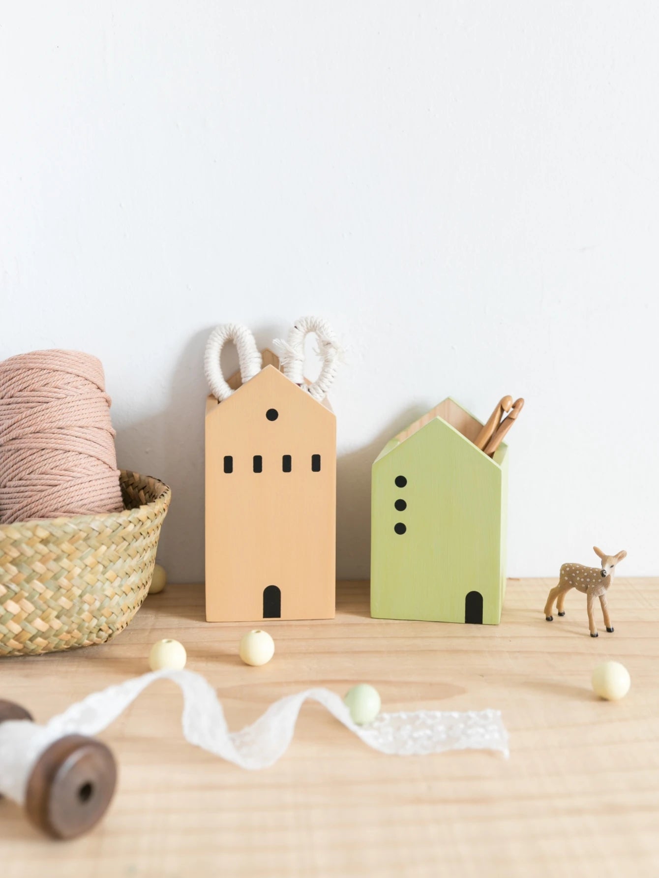 POT A CRAYONS EN BOIS-STYLE FÉERIQUE